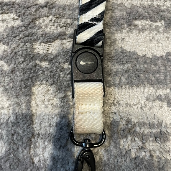 Nike Lanyard- good condition is a little dirty - Picture 2 of 2